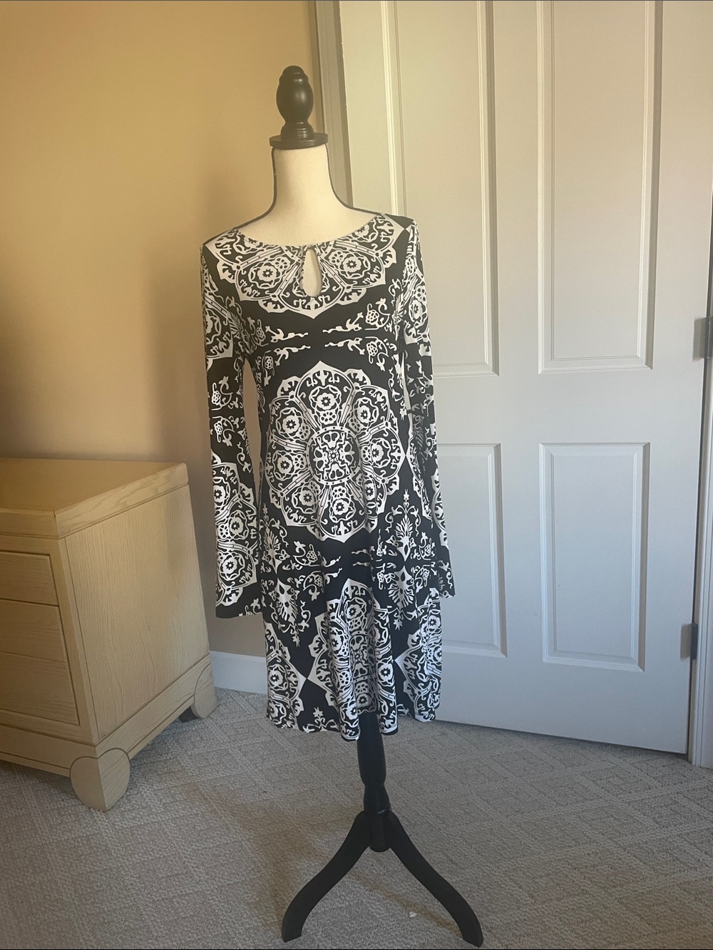 Black & White Long Sleeve Keyhole Midi Dress
